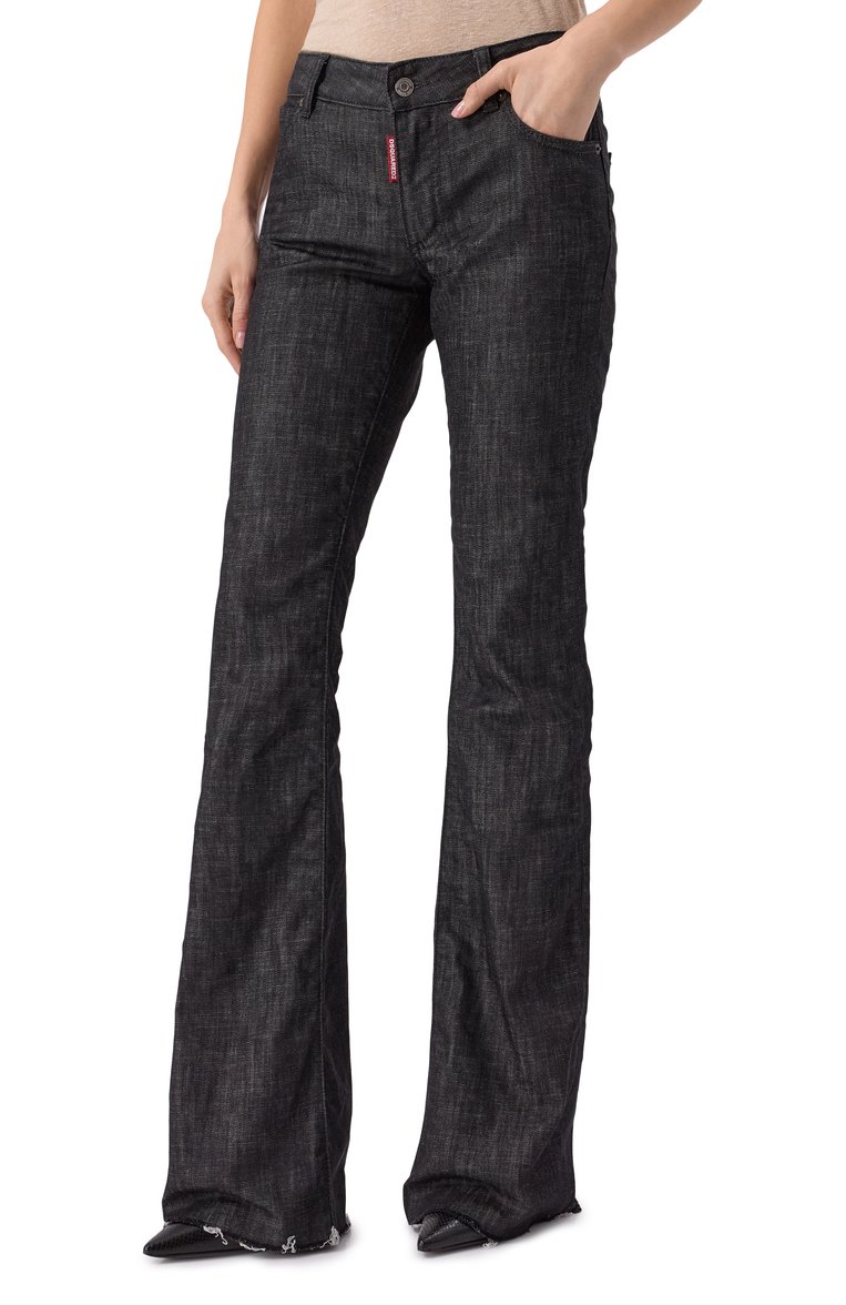 Женские джинсы DSQUARED2 черного цвета, арт. S72LB0851/S30357 | Фото 3 (Материал сплава: Проставлено; Драгоценные камни: Проставлено; Длина (брюки, джинсы): Удлиненные; Материал внешний: Деним, Хлопок; Детали: Делаве; Кросс-КТ: Деним; Силуэт Ж (брюки и джинсы): Расклешенные; Стили: Кэжуэл)