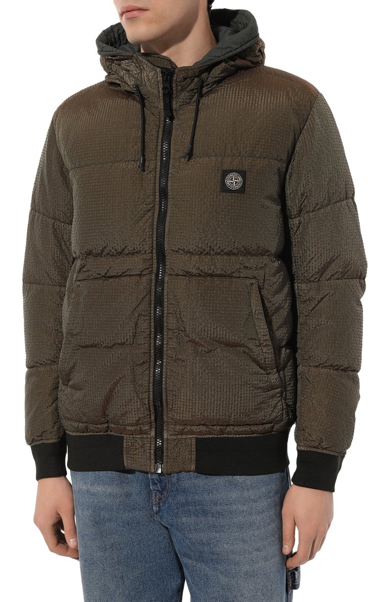 Мужской пуховый бомбер STONE ISLAND темно-зеленого цвета, арт. 731542634 | Фото 3 (Материал внешний: Синтетический материал; Длина (верхняя одежда): Короткие; Рукава: Длинные; Материал утеплителя: Пух и перо; Материал подклада: Синтетический материал; Мужское Кросс-КТ: пуховик-короткий; Принт: Без принта; Кросс-КТ: бомбер, Утепленные; Стили: Милитари; Автоматизация ТО: Проставлено; Детали: Декор; Автоматизация состава: Проставлено)