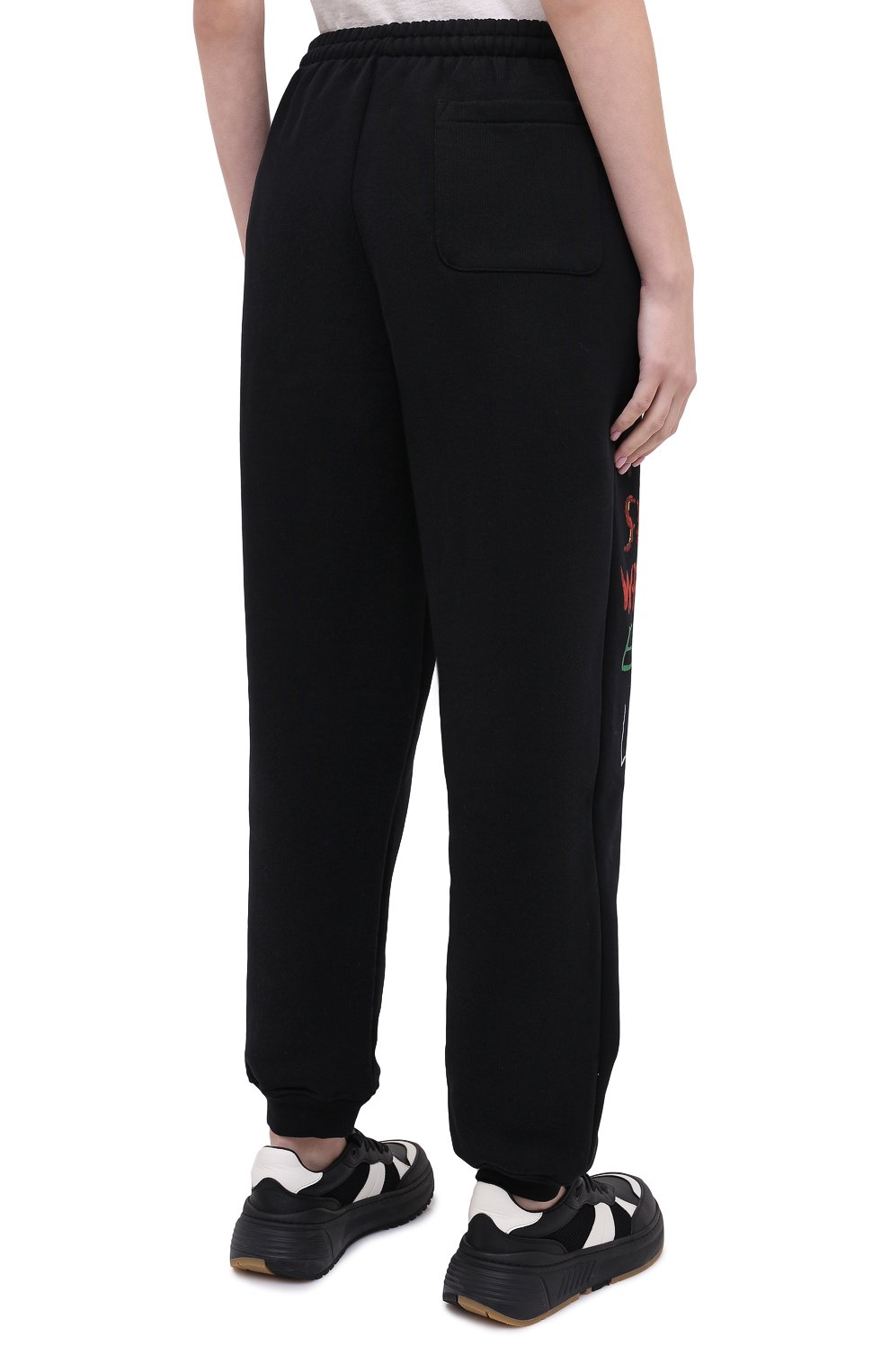 Хлопковые джоггеры VETEMENTS черного цвета по цене 75150 руб., арт. MAH21TR639 1601/W, фото 4 Хлопковые джоггеры VETEMENTS, арт. MAH21TR639 1601/W, фото 4