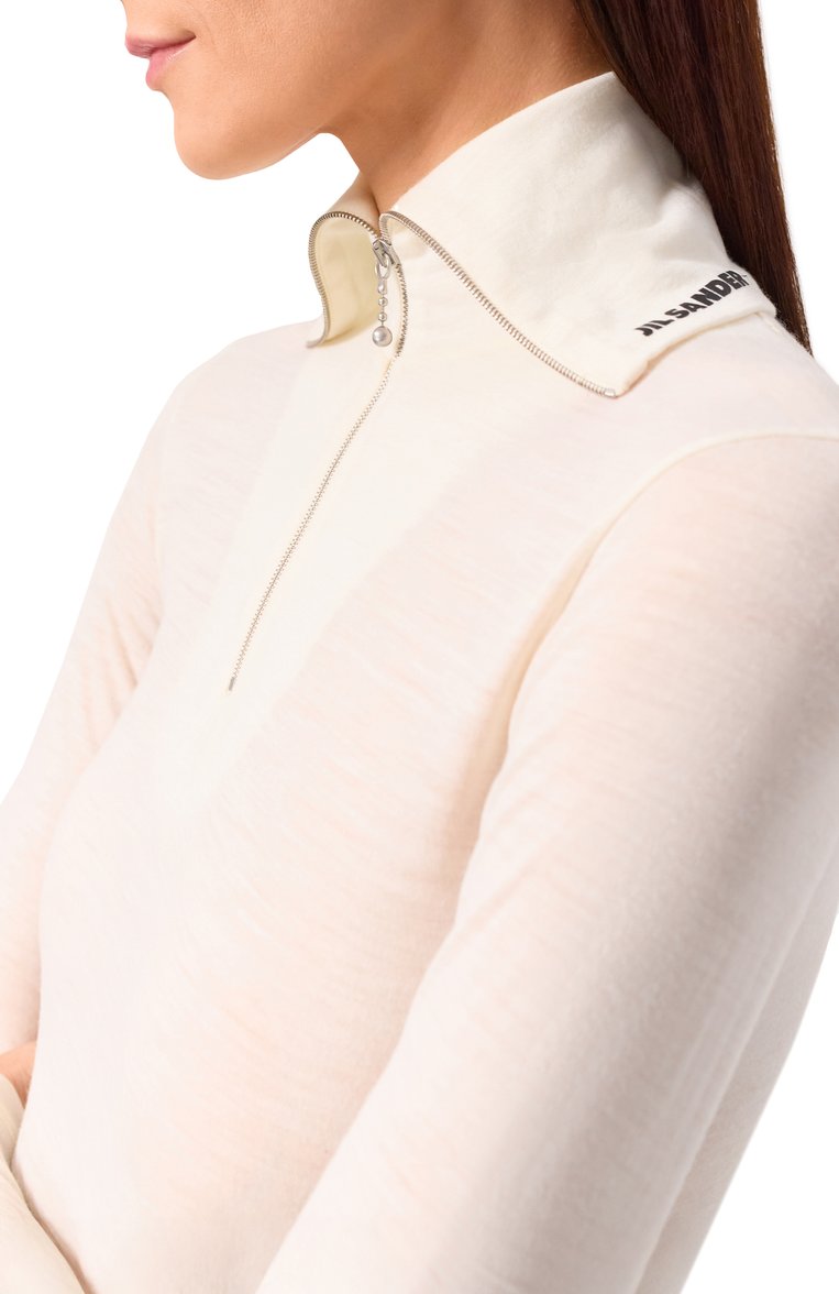 Женская водолазка JIL SANDER кремового цвета, арт. J40GC0021-J70021 | Фото 5 (Материал внешний: Шерсть, Синтетический материал; Рукава: Длинные; Длина (для топов): Стандартные; Стили: Минимализм; Женское Кросс-КТ: Водолазка-одежда)