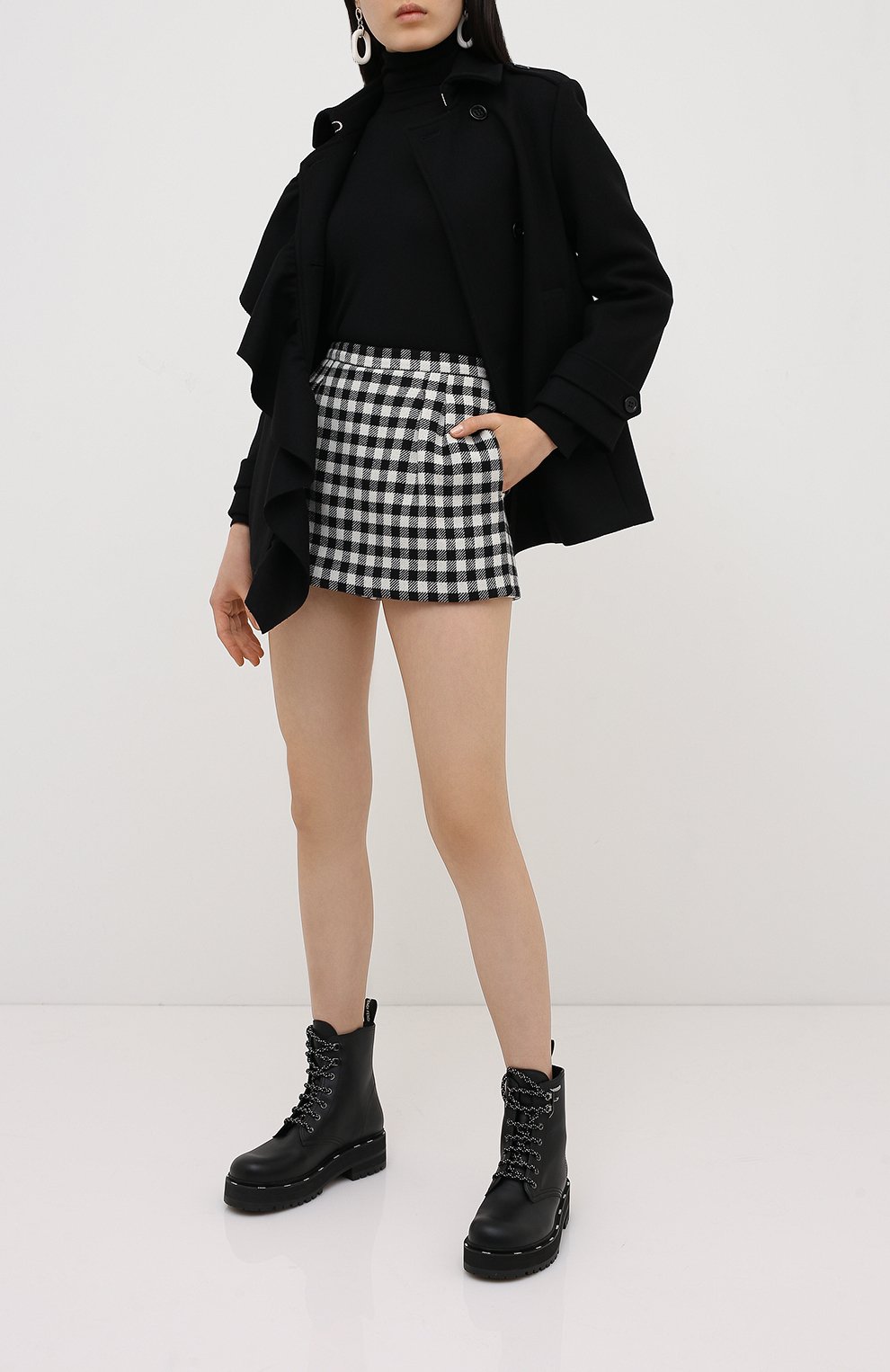 Юбка-шорты REDVALENTINO черно-белого цвета по цене 26850 руб., арт. UR3RFD70/55U, фото 2 Юбка-шорты REDVALENTINO, арт. UR3RFD70/55U, фото 2