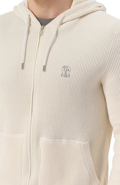 Мужской хлопковый кардиган BRUNELLO CUCINELLI кремового цвета, арт. M29200416G | Фото 5 (Рукава: Длинные; Длина (для топов): Стандартные; Материал внешний: Хлопок; Мужское Кросс-КТ: Кардиган-одежда; Стили: Кэжуэл; Застежка: Молния)