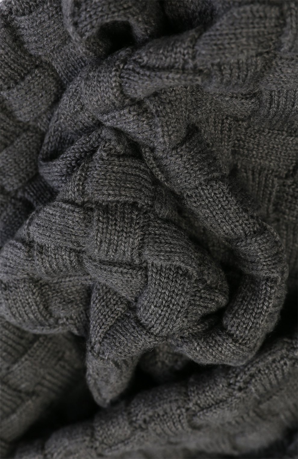 Шерстяной шарф фактурной вязки BOTTEGA VENETA серого цвета по цене 98300 руб., арт. 325518/4V206, фото 2 Шерстяной шарф фактурной вязки BOTTEGA VENETA, арт. 325518/4V206, фото 2