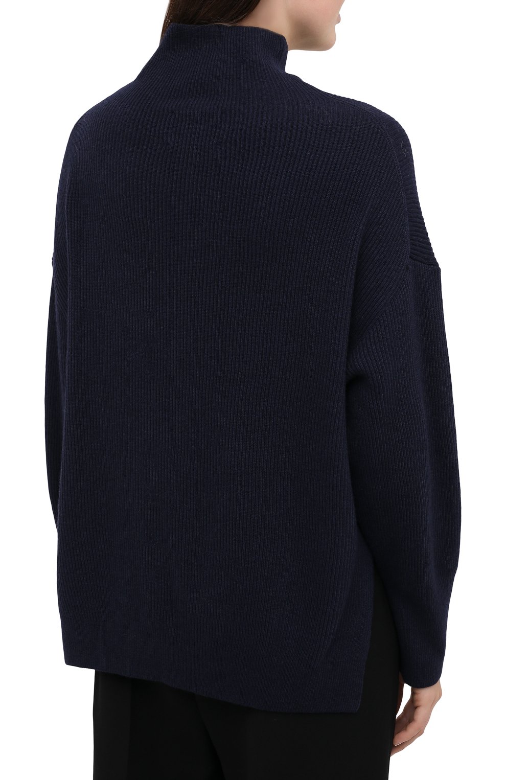 Пуловер NANUSHKA темно-синего цвета по цене 35650 руб., арт. PIPPA_NAVY_RECYCLED CASHMERE KNIT, фото 4 Пуловер NANUSHKA, арт. PIPPA_NAVY_RECYCLED CASHMERE KNIT, фото 4