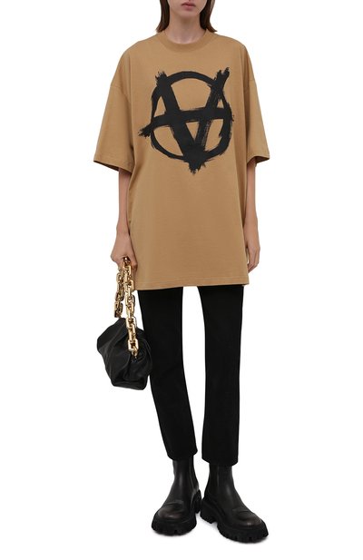 Хлопковая футболка VETEMENTS бежевого цвета по цене 58900 руб., арт. UE52TR290A 1602/W, фото 2 Хлопковая футболка VETEMENTS, арт. UE52TR290A 1602/W, фото 2