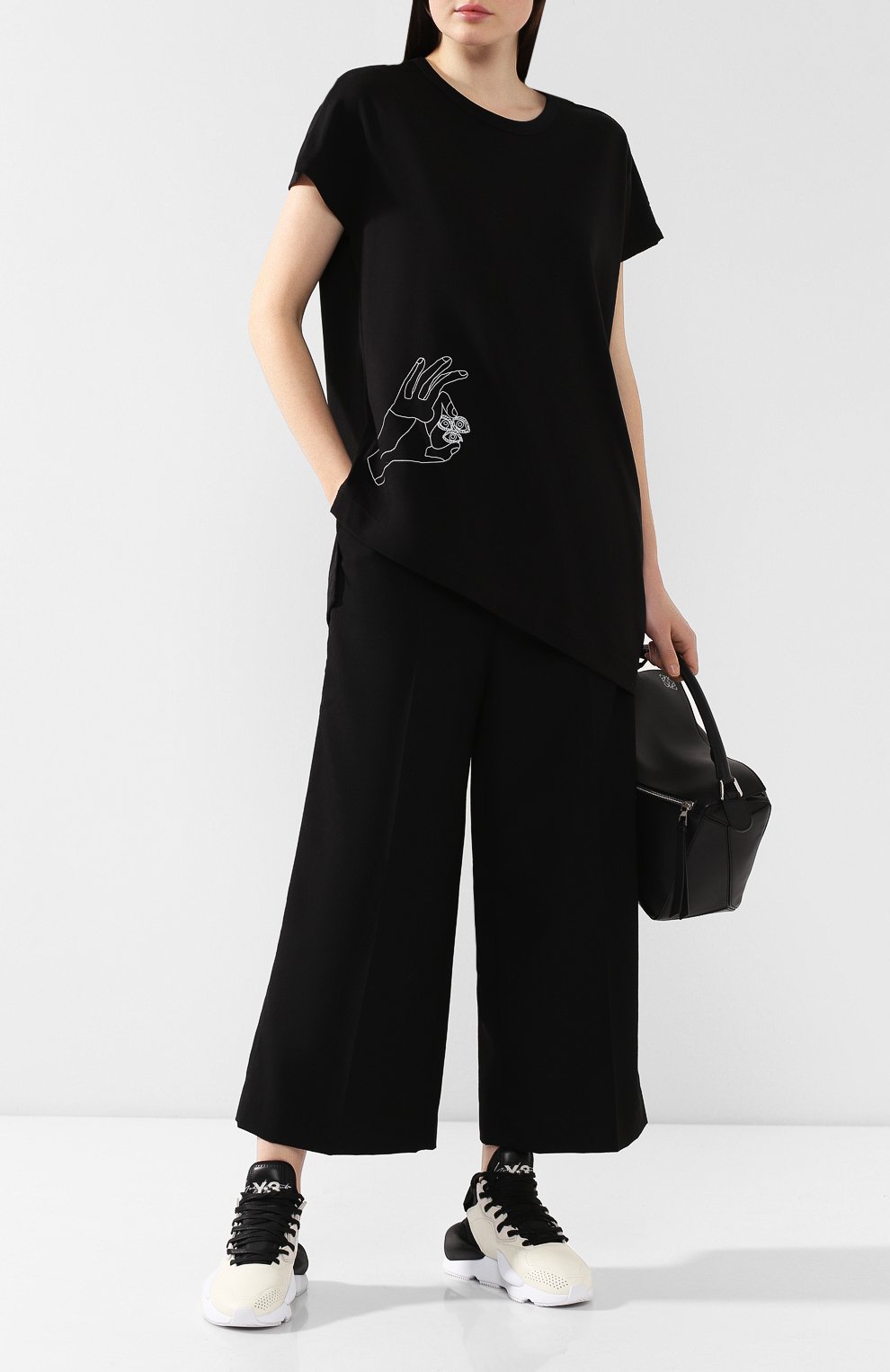Хлопковая футболка YOHJI YAMAMOTO черного цвета по цене 25850 руб., арт. YJ-T22-678, фото 2 Хлопковая футболка YOHJI YAMAMOTO, арт. YJ-T22-678, фото 2
