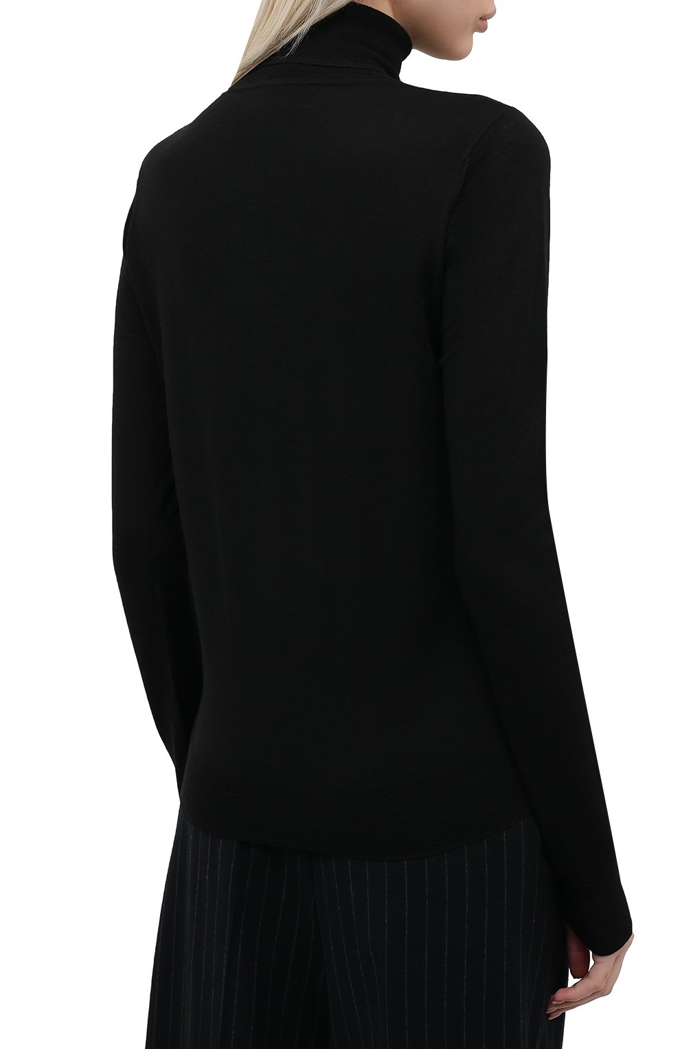 Шерстяная водолазка TOTEME черного цвета по цене 25200 руб., арт. 211-554-751, фото 4 Шерстяная водолазка TOTEME, арт. 211-554-751, фото 4