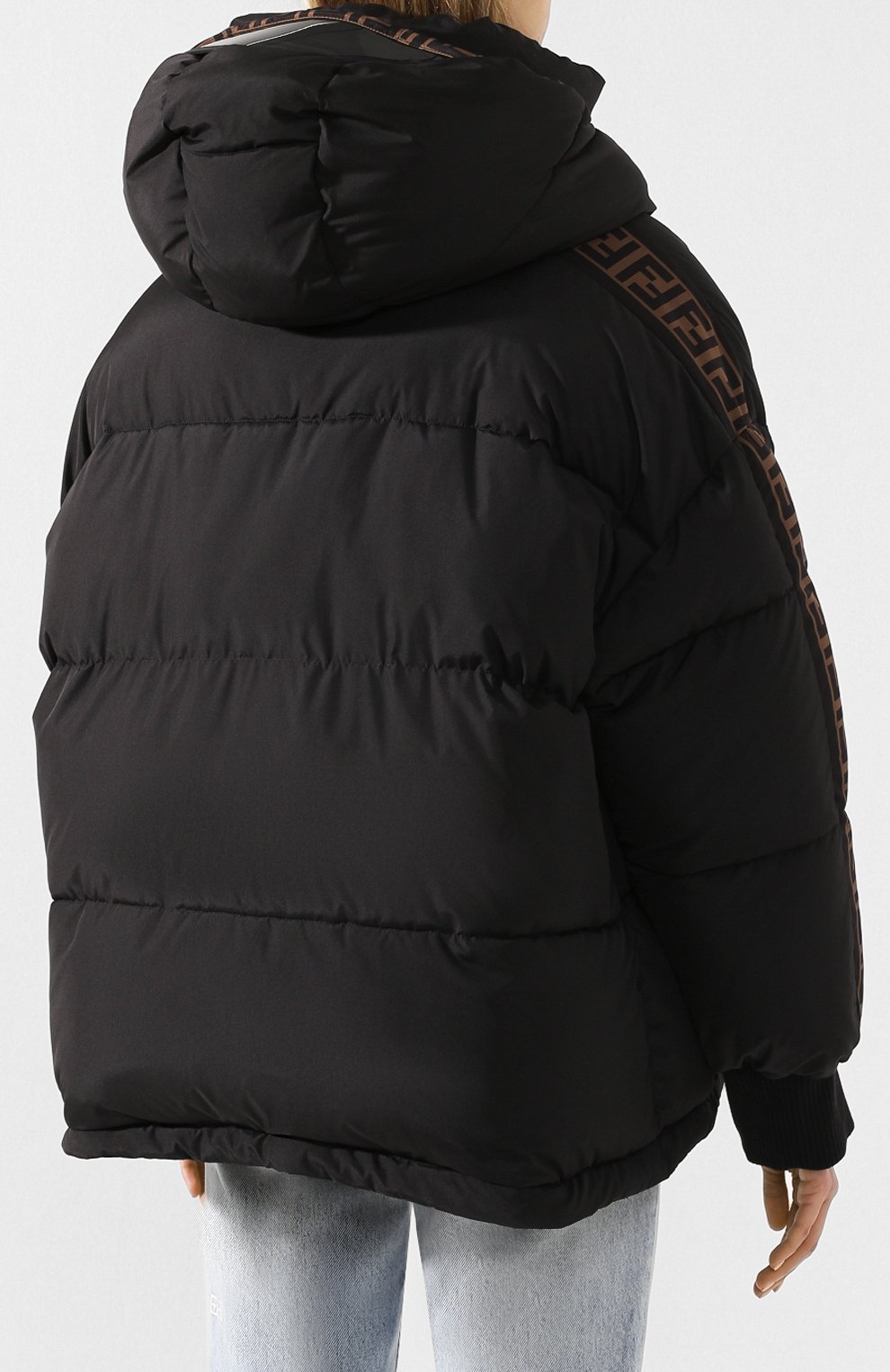 Пуховик FENDI черного цвета по цене 299500 руб., арт. FAA439 AB3P, фото 4 Пуховик FENDI, арт. FAA439 AB3P, фото 4