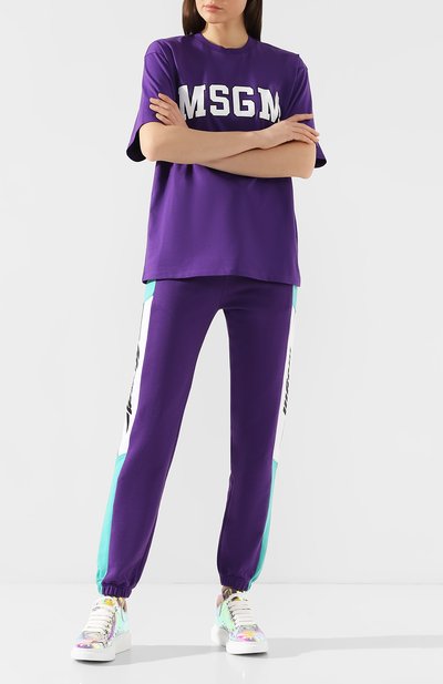 Хлопковые джоггеры MSGM фиолетового цвета по цене 26200 руб., арт. 2841MDP65 207299, фото 2 Хлопковые джоггеры MSGM, арт. 2841MDP65 207299, фото 2