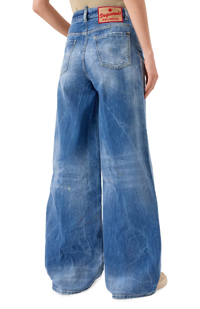 Женские джинсы traveller DSQUARED2 синего цвета, арт. S72LB0834/S30309 | Фото 4 (Длина (брюки, джинсы): Удлиненные; Материал внешний: Хлопок, Деним; Кросс-КТ: Деним; Силуэт Ж (брюки и джинсы): Широкие; Детали: Делаве; Стили: Гранж)