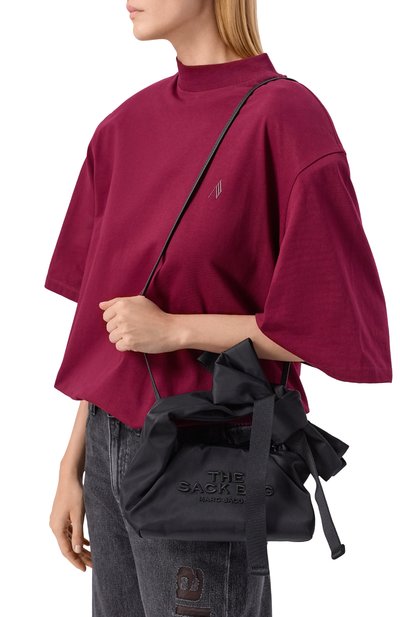 Сумка the sack bag mini MARC JACOBS (THE) черного цвета по цене 42000 руб., арт. 2P5HSC004H03, фото 2 Сумка the sack bag mini MARC JACOBS (THE), арт. 2P5HSC004H03, фото 2