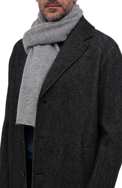 Кашемировый шарф ALLUDE серого цвета по цене 26550 руб., арт. 215/11241, фото 2 Кашемировый шарф ALLUDE, арт. 215/11241, фото 2