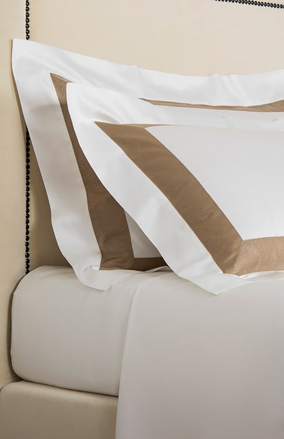 Наволочка forever bordo yd FRETTE бежевого цвета по цене 42050 руб., арт. FR6587 E0700 065B, фото 3 Наволочка forever bordo yd FRETTE, арт. FR6587 E0700 065B, фото 3