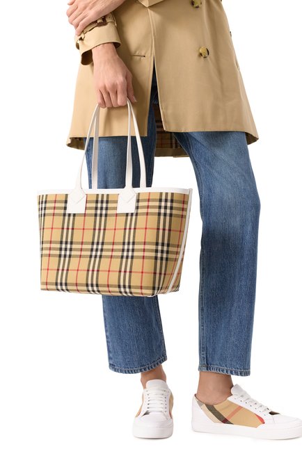 Женская сумка-тоут london BURBERRY бежевого цвета, арт. 8072331 A1464 | Фото 2 (Материал: Текстиль; Материал сплава: Проставлено; Размер: medium; Драгоценные камни: Проставлено)