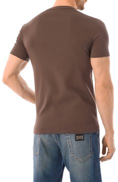 Мужская хлопковая футболка TOM FORD коричневого цвета, арт. T4M08104 | Фото 4 (Рукава: Короткие; Материал сплава: Проставлено; Длина (для топов): Стандартные; Драгоценные камни: Проставлено; Кросс-КТ: бельё; Материал внешний: Хлопок)