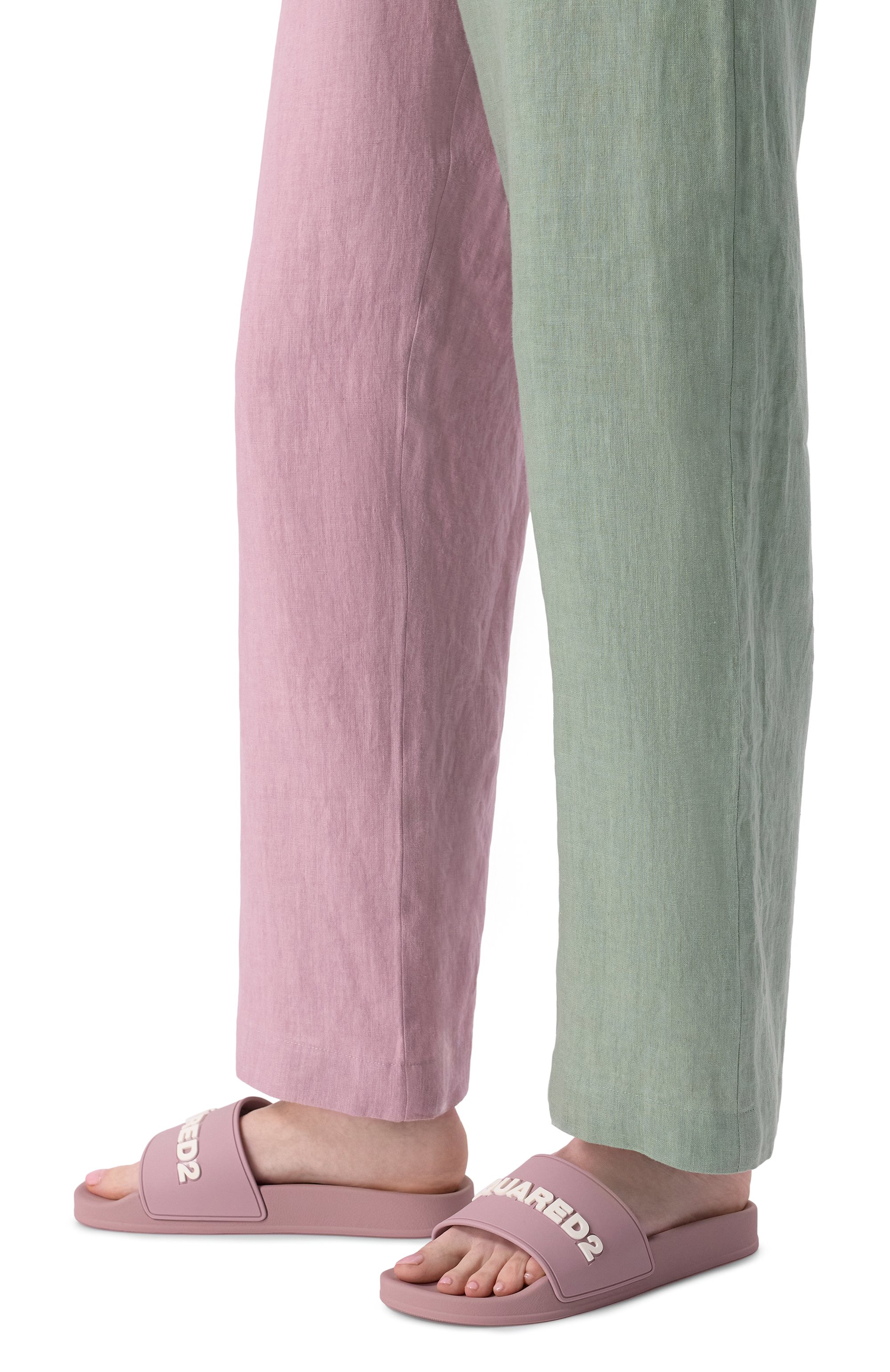 Шлепанцы DSQUARED2 сиреневого цвета по цене 21700 руб., арт. FFW0017/17205013, фото 3 Шлепанцы DSQUARED2, арт. FFW0017/17205013, фото 3