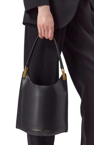 Сумка EMPORIO ARMANI черного цвета по цене 66700 руб., арт. EW001948/AF13383, фото 2 Сумка EMPORIO ARMANI, арт. EW001948/AF13383, фото 2