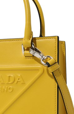 Женская сумка-тоут PRADA желтого цвета, арт. 1BA333-ASK-F0377-OOO | Фото 3 (Ремень/цепочка: На ремешке; Размер: mini; Материал: Натуральная кожа; Сумки-технические: Сумки-шопперы; Драгоценные камни: Проставлено; Материал сплава: Проставлено; Нос: Не проставлено)