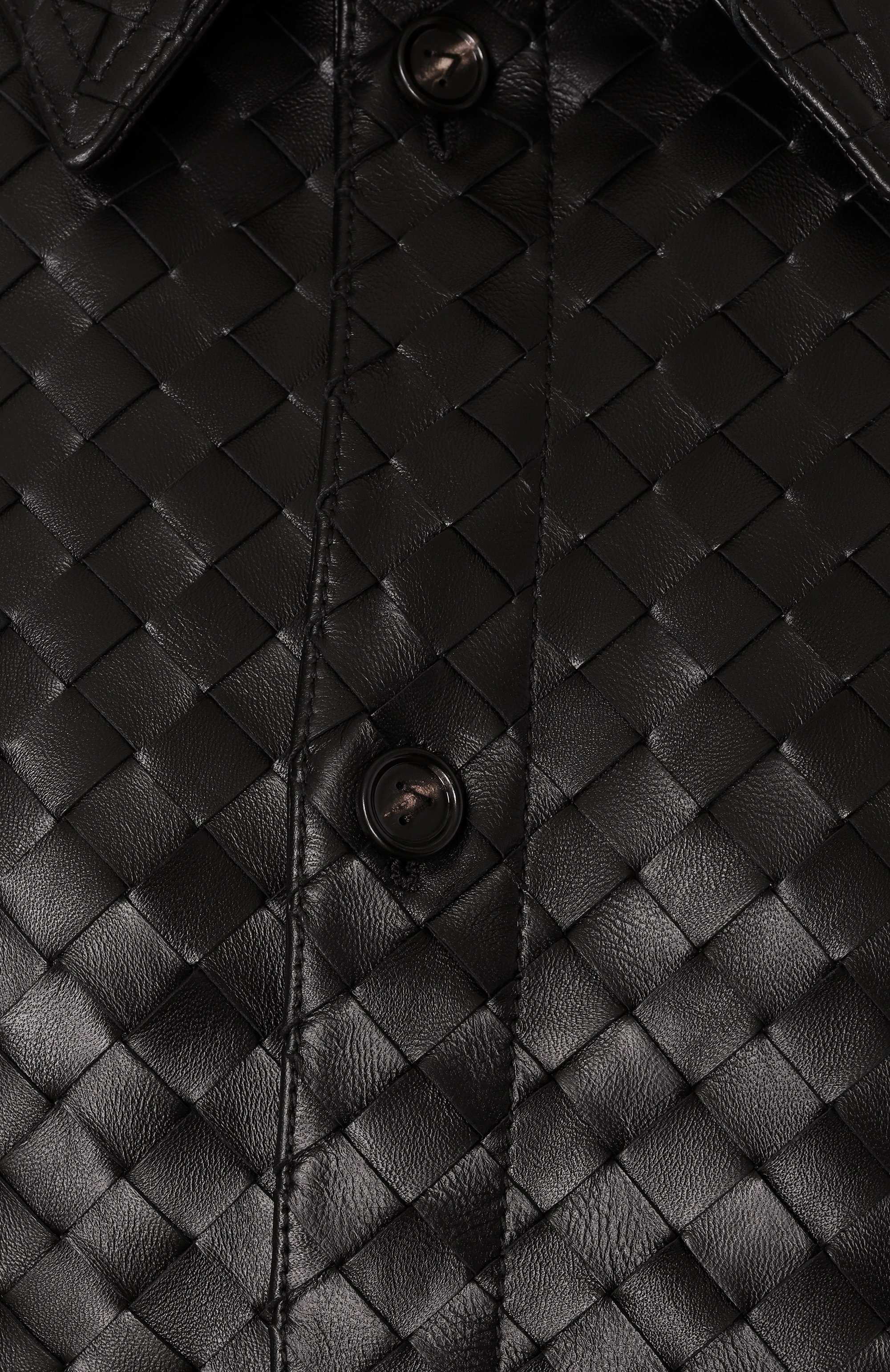 Кожаная рубашка BOTTEGA VENETA черного цвета по цене 1315000 руб., арт. 813044/V2JG0, фото 6 Кожаная рубашка BOTTEGA VENETA, арт. 813044/V2JG0, фото 6