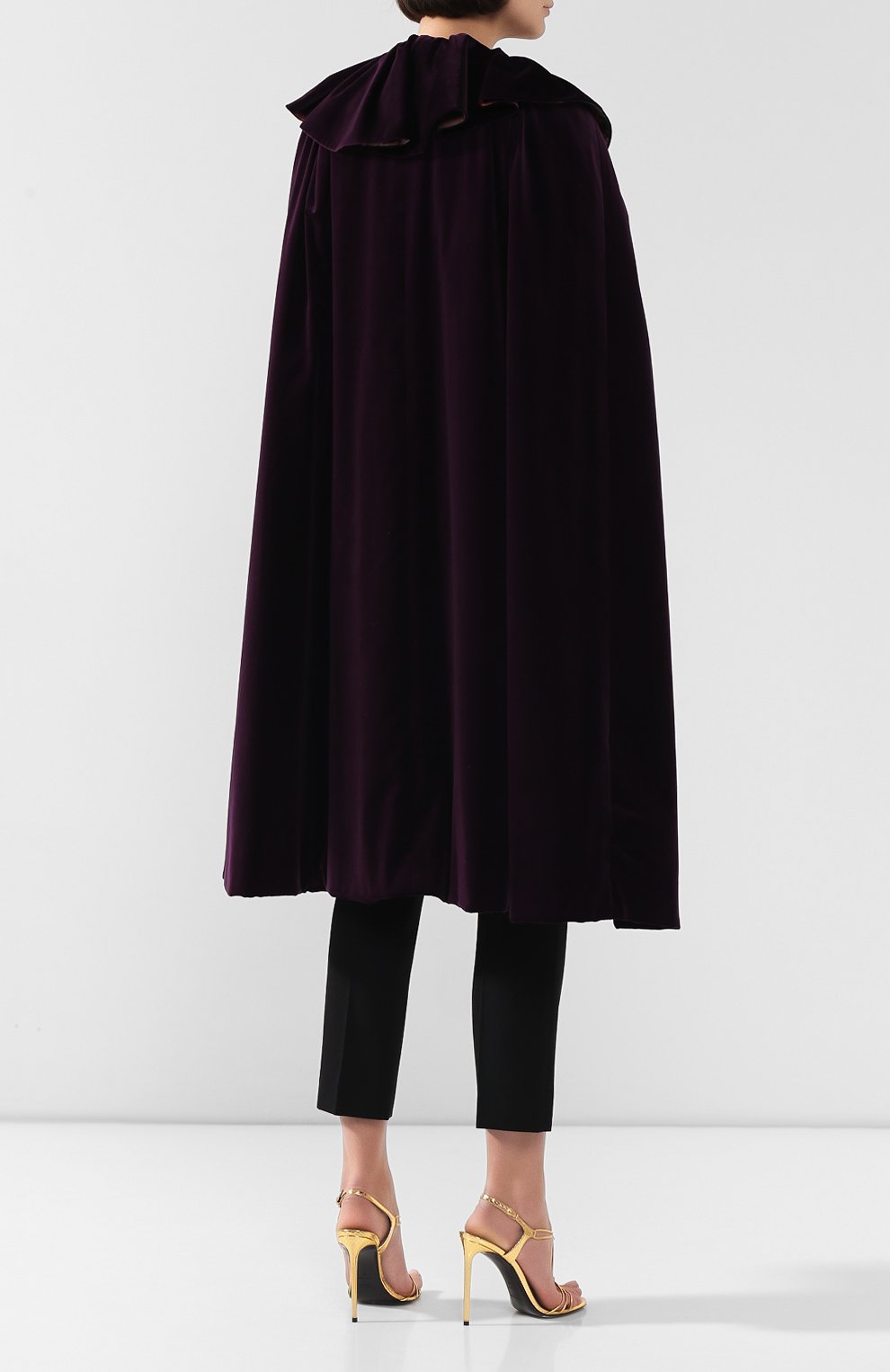 Бархатный кейп DOLCE & GABBANA фиолетового цвета по цене 354000 руб., арт. F0Y01T/FUWBN, фото 4 Бархатный кейп DOLCE & GABBANA, арт. F0Y01T/FUWBN, фото 4