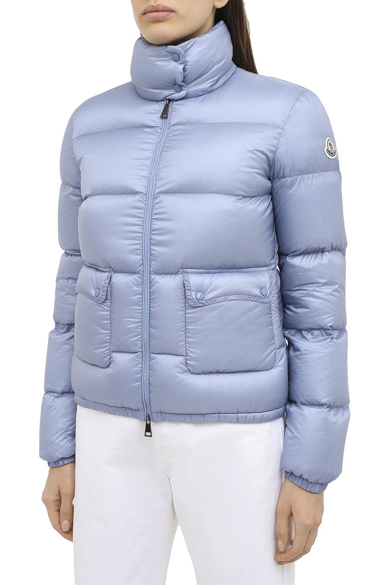 Женский пуховик MONCLER голубого цвета, арт. F2-093-1A202-00-C0229 | Фото 3 (Длина (верхняя одежда): Короткие; Рукава: Длинные; Материал подклада: Синтетический материал; Материал утеплителя: Пух и перо; Материал внешний: Синтетический материал; Женское Кросс-КТ: Пуховик-куртка; Стили: Классический, Минимализм; Кросс-КТ: Пуховик; Драгоценные камни: Проставлено; Материал сплава: Проставлено)