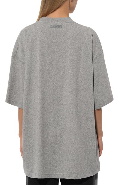 Хлопковая футболка VETEMENTS серого цвета по цене 87800 руб., арт. UE64TR410GP, фото 4 Хлопковая футболка VETEMENTS, арт. UE64TR410GP, фото 4