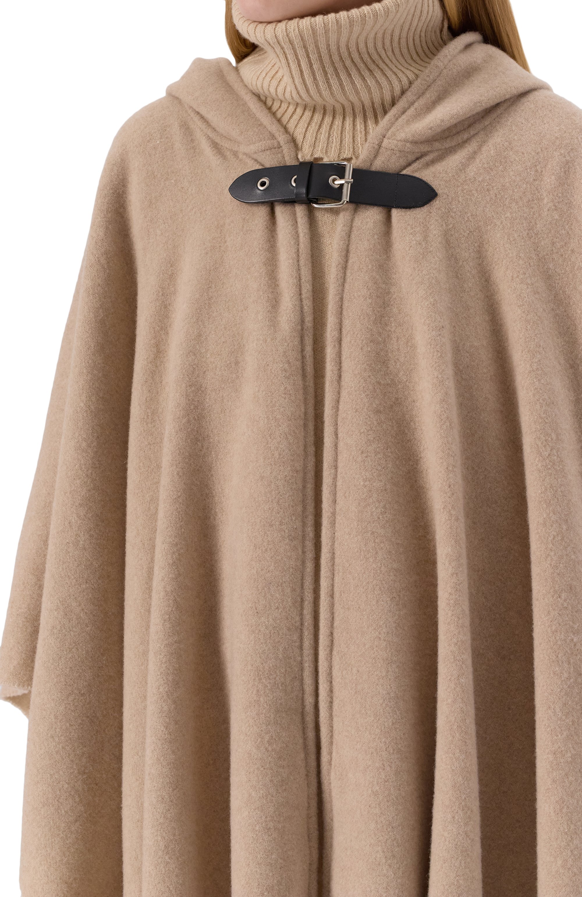 Шерстяное пончо EMPORIO ARMANI бежевого цвета по цене 57100 руб., арт. EW000373/AF11907, фото 5 Шерстяное пончо EMPORIO ARMANI, арт. EW000373/AF11907, фото 5