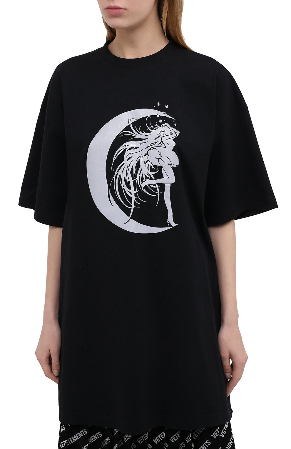 Хлопковая футболка VETEMENTS черного цвета по цене 34050 руб., арт. UE51TR740B 1611/W, фото 3 Хлопковая футболка VETEMENTS, арт. UE51TR740B 1611/W, фото 3