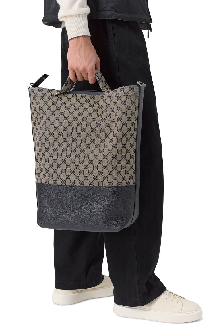 Мужская сумка-тоут gg large GUCCI темно-бежевого цвета, арт. 795816/FADM3 | Фото 2 (Ремень/цепочка: На ремешке; Размер: large; Материал: Натуральная кожа, Текстиль; Автоматизация состава: Проставлено; Автоматизация ТО: Проставлено)