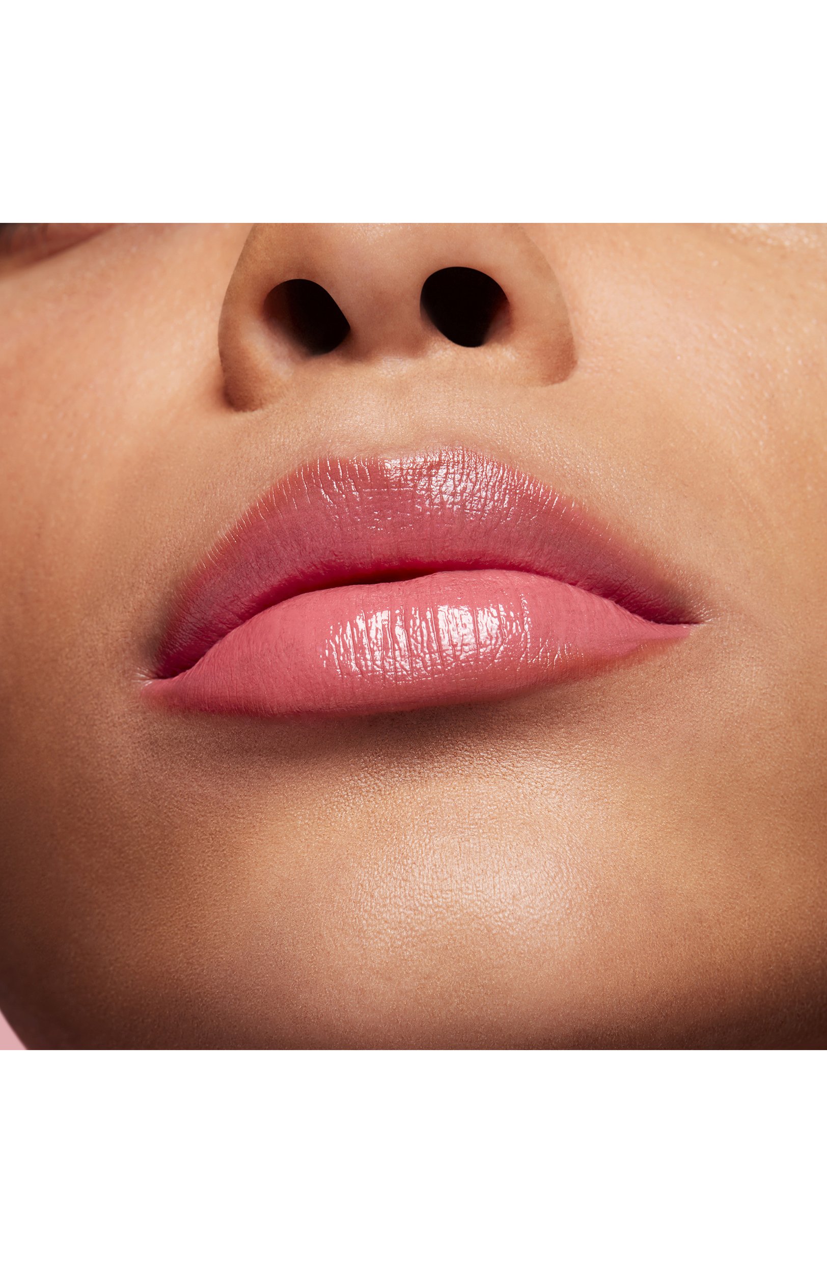 Губная помада lustreglass sheer-shine lipstick, оттенок frienda (3,5g) MAC цвета по цене 3390 руб., арт. SB48-09, фото 4 Губная помада lustreglass sheer-shine lipstick, оттенок frienda (3,5g) MAC, арт. SB48-09, фото 4