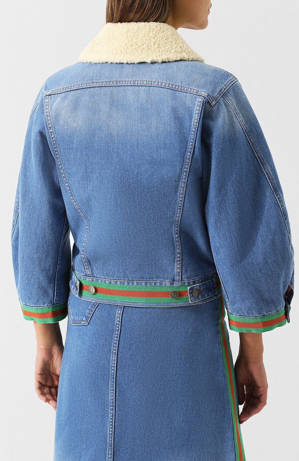 Джинсовая куртка с меховым воротником и контрастной отделкой GUCCI голубого цвета по цене 198000 руб., арт. 527346/XRB38, фото 4 Джинсовая куртка с меховым воротником и контрастной отделкой GUCCI, арт. 527346/XRB38, фото 4