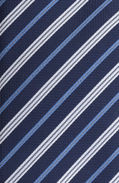 Шелковый галстук EMPORIO ARMANI синего цвета по цене 16700 руб., арт. EM001346/TE13714, фото 4 Шелковый галстук EMPORIO ARMANI, арт. EM001346/TE13714, фото 4