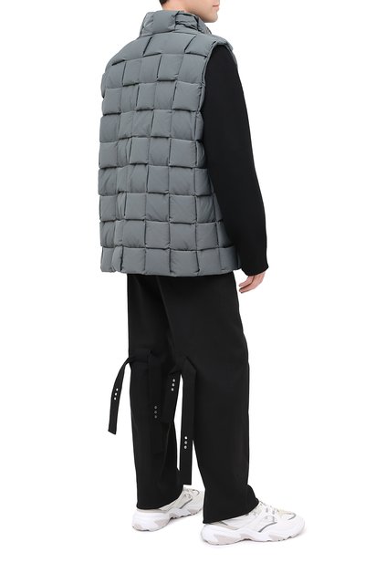 Пуховый жилет BOTTEGA VENETA голубого цвета по цене 295500 руб., арт. 644982/VF4K0, фото 2 Пуховый жилет BOTTEGA VENETA, арт. 644982/VF4K0, фото 2