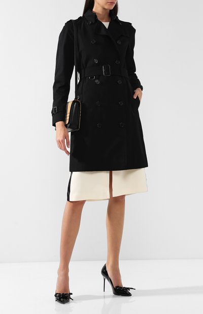Двубортный тренч с поясом BURBERRY черного цвета по цене 213500 руб., арт. 3900843, фото 2 Двубортный тренч с поясом BURBERRY, арт. 3900843, фото 2