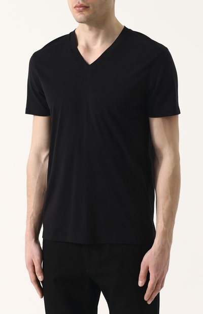 Однотонная футболка с v-образным вырезом TOM FORD черного цвета по цене 23550 руб., арт. BP229/TFJ915, фото 3 Однотонная футболка с v-образным вырезом TOM FORD, арт. BP229/TFJ915, фото 3