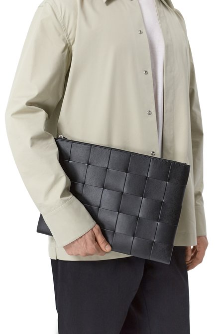 Мужская кожаная папка для документов BOTTEGA VENETA черного цвета, арт. 649616/VBWD3 | Фото 2 (Материал: Натуральная кожа; Размер: medium; Региональные ограничения белый список (Axapta Mercury): RU; Драгоценные камни: Проставлено; Нос: Не проставлено; Материал сплава: Проставлено)