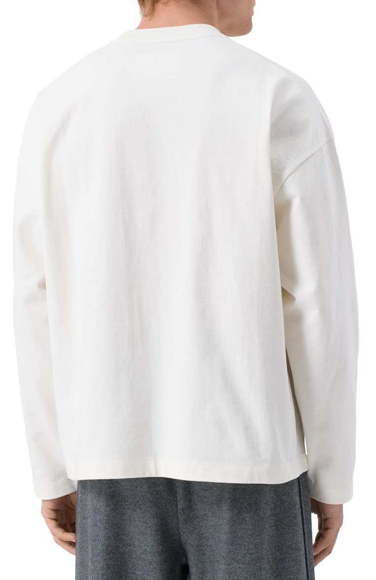 Мужская хлопковый лонгслив JIL SANDER белого цвета, арт. J21GC0167/J20243 | Фото 4 (Материал внешний: Хлопок; Рукава: Длинные; Длина (для топов): Стандартные; Стили: Кэжуэл; Принт: Без принта; Мужское Кросс-КТ: Футболка-одежда; Кросс-КТ: Джерси; Автоматизация состава: Проставлено; Автоматизация ТО: Проставлено; Детали: Декор)