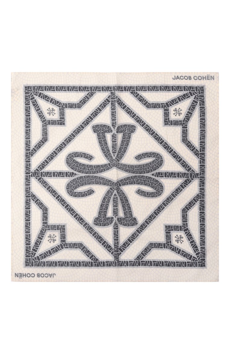 Мужские джинсовые шорты JACOB COHEN светло-бежевого цвета, арт. JUM_0E001 054 S2544 TR | Фото 9 (Материал внешний: Хлопок, Деним; Длина Шорты М: До колена; Случай: Повседневный; Стили: Кэжуэл; Принт: Без принта; Автоматизация состава: Проставлено; Детали: Без декора; Автоматизация ТО: Проставлено)