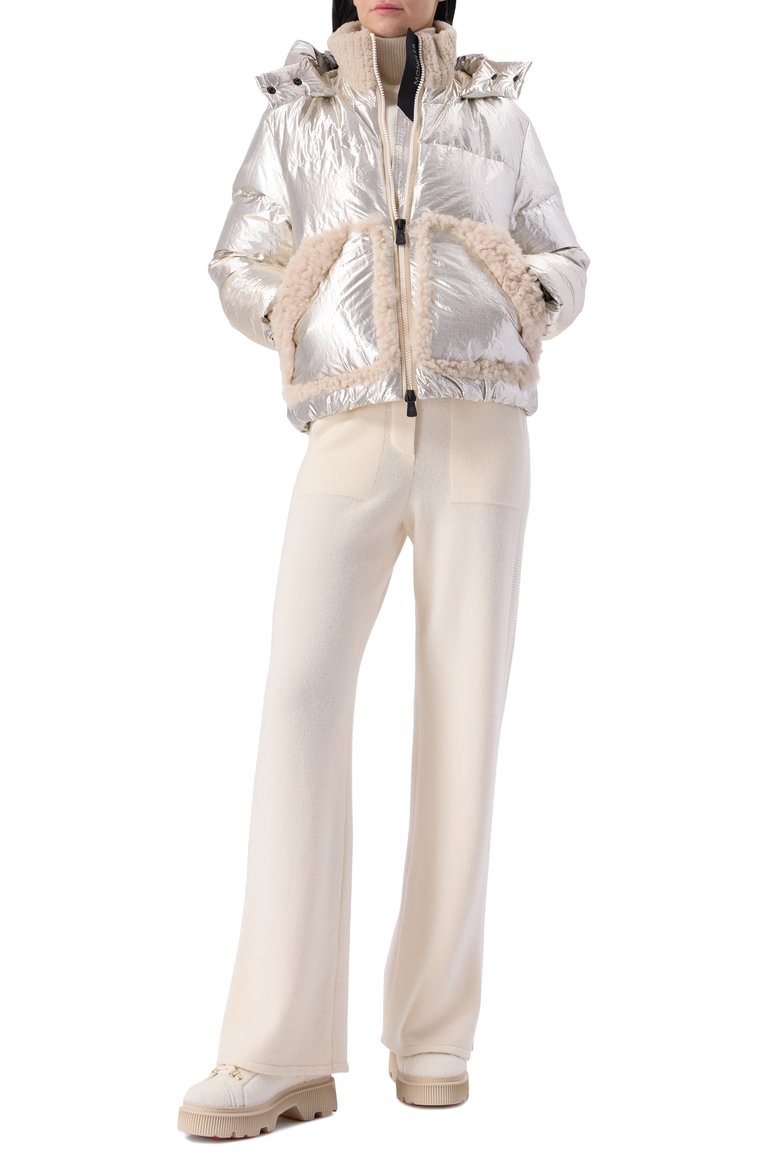 Женский пуховик trevelin MONCLER GRENOBLE серебряного цвета, арт. 1A000-44-5975P | Фото 2 (Длина (верхняя одежда): Короткие; Рукава: Длинные; Материал подклада: Синтетический материал; Кросс-КТ: Пуховик; Стили: Кэжуэл)