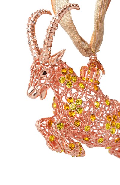 Елочная игрушка goat TSAR розового цвета по цене 34800 руб., арт. 130831Y, фото 2 Елочная игрушка goat TSAR, арт. 130831Y, фото 2