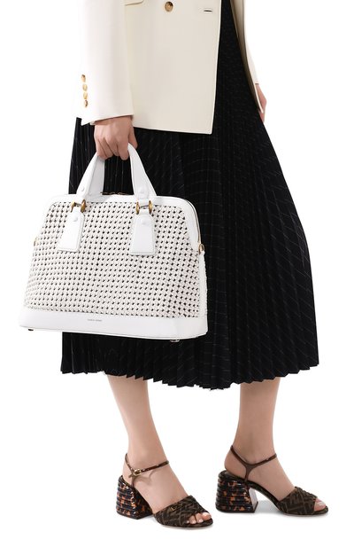 Сумка GIORGIO ARMANI белого цвета по цене 389000 руб., арт. Y1A178/YTE5D, фото 2 Сумка GIORGIO ARMANI, арт. Y1A178/YTE5D, фото 2