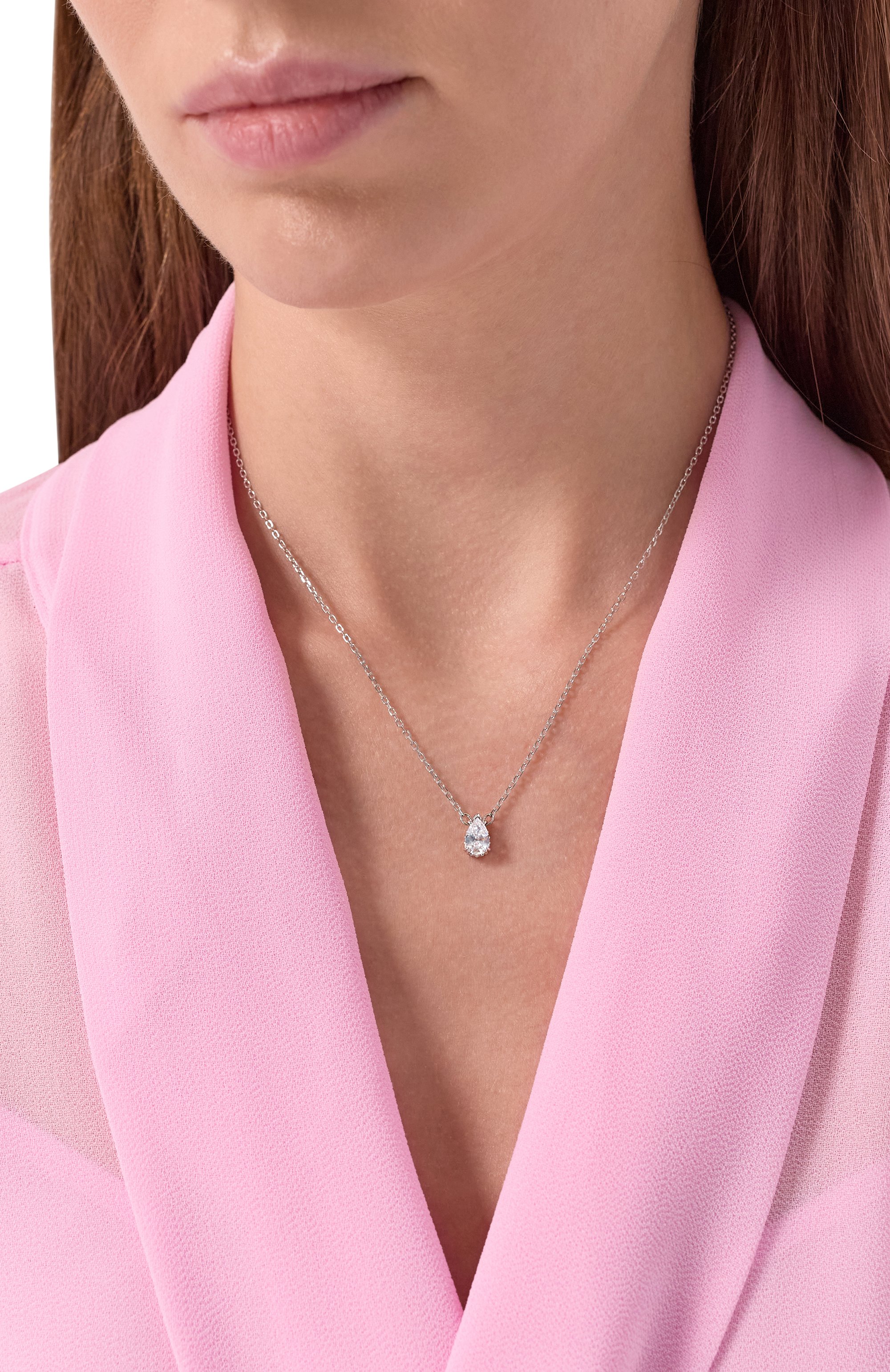 Подвеска stilla на цепочке SWAROVSKI серебряного цвета по цене 15250 руб., арт. 5636708, фото 2 Подвеска stilla на цепочке SWAROVSKI, арт. 5636708, фото 2