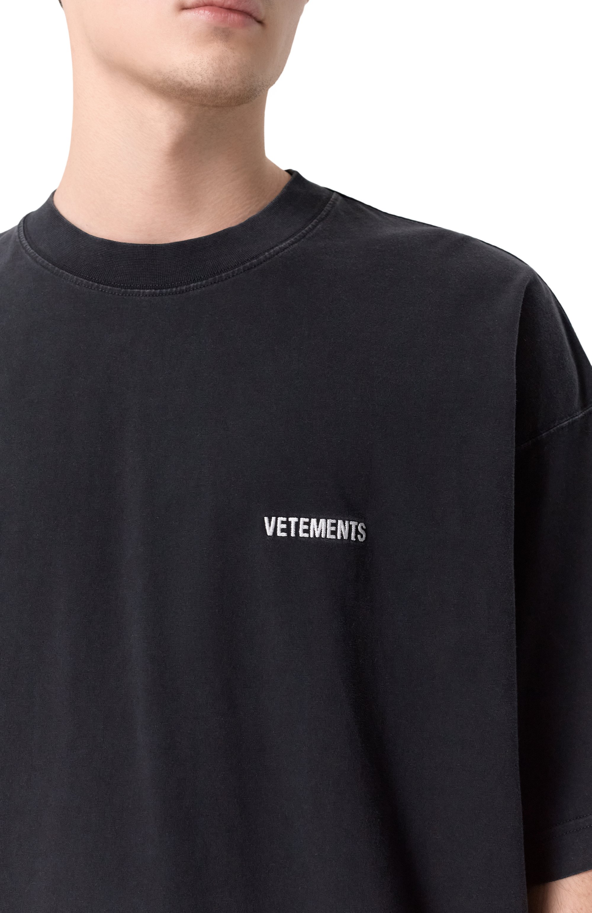 Хлопковая футболка VETEMENTS черного цвета по цене 49950 руб., арт. ME76TR138BW/1200 LIGHT JERSEY, фото 5 Хлопковая футболка VETEMENTS, арт. ME76TR138BW/1200 LIGHT JERSEY, фото 5