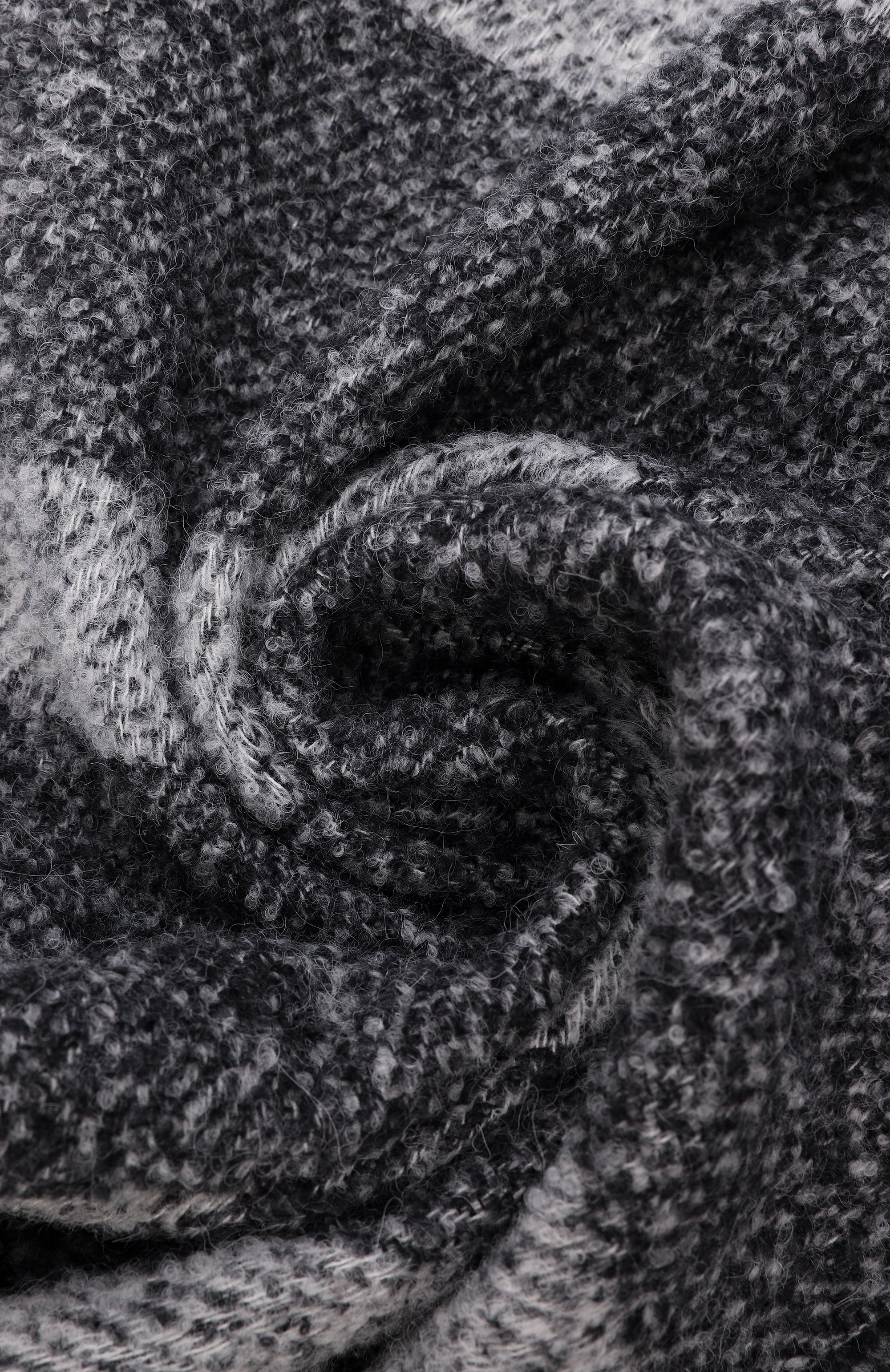 Шерстяной шарф TOTEME серого цвета по цене 54050 руб., арт. 261-WSC908-FB0630, фото 3 Шерстяной шарф TOTEME, арт. 261-WSC908-FB0630, фото 3