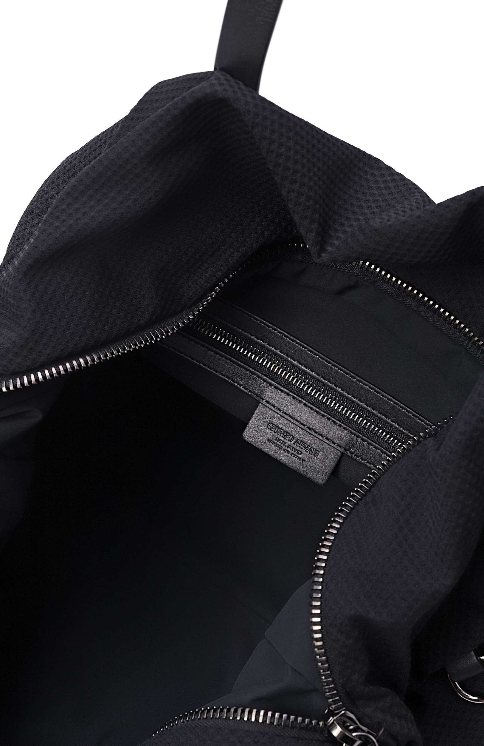 Сумка holdall weekender GIORGIO ARMANI черного цвета по цене 299500 руб., арт. GM004353/AF24478, фото 4 Сумка holdall weekender GIORGIO ARMANI, арт. GM004353/AF24478, фото 4