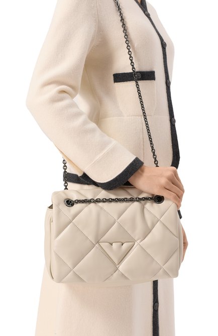 Женская сумка EMPORIO ARMANI кремвого цвета, арт. Y3B208/YWJ8I | Фото 2 (Драгоценные камни: Проставлено; Материал: Текстиль; Материал сплава: Проставлено; Размер: medium; Ремень/цепочка: На ремешке)