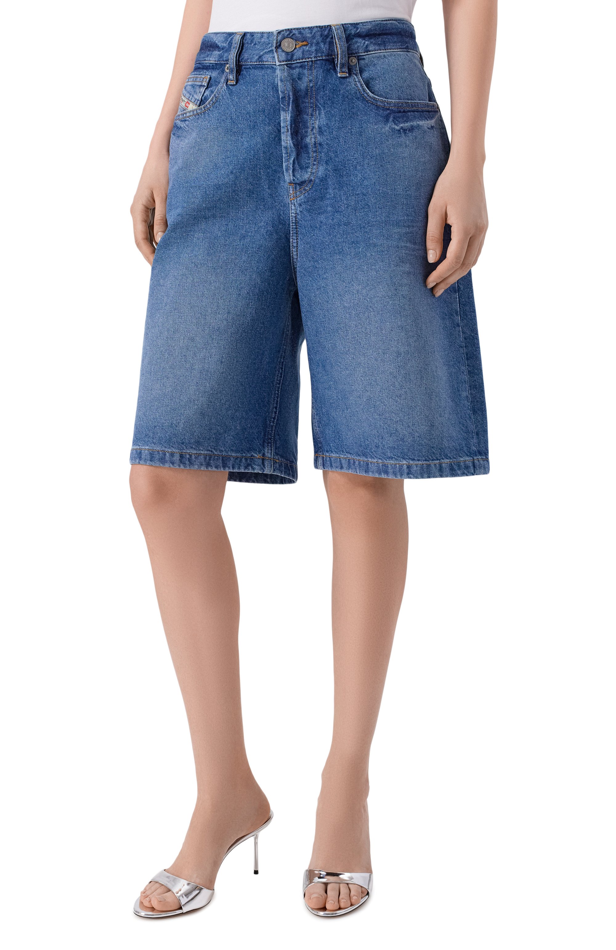 Джинсовые шорты DIESEL синего цвета по цене 18550 руб., арт. A14051/0ADBW, фото 3 Джинсовые шорты DIESEL, арт. A14051/0ADBW, фото 3