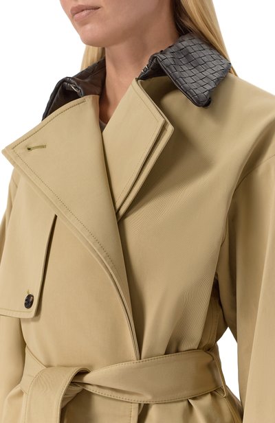 Хлопковый тренч BOTTEGA VENETA бежевого цвета по цене 585500 руб., арт. 874798/V6K00, фото 5 Хлопковый тренч BOTTEGA VENETA, арт. 874798/V6K00, фото 5