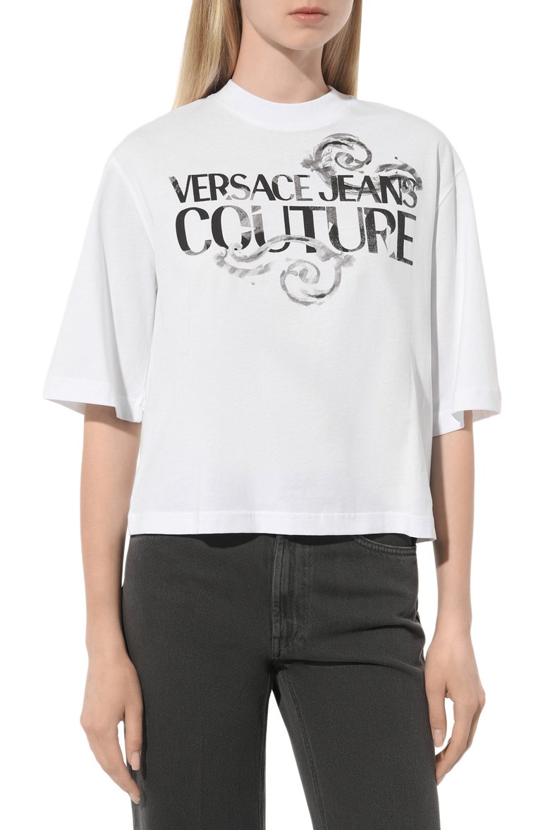 Женская хлопковая футболка VERSACE JEANS COUTURE белого цвета, арт. 76HAHG01/CJ00G | Фото 3 (Драгоценные камни: Проставлено; Длина (для топов): Стандартные; Материал сплава: Проставлено; Материал внешний: Хлопок; Рукава: 3/4; Женское Кросс-КТ: Футболка-одежда; Принт: С принтом; Стили: Спорт-шик)