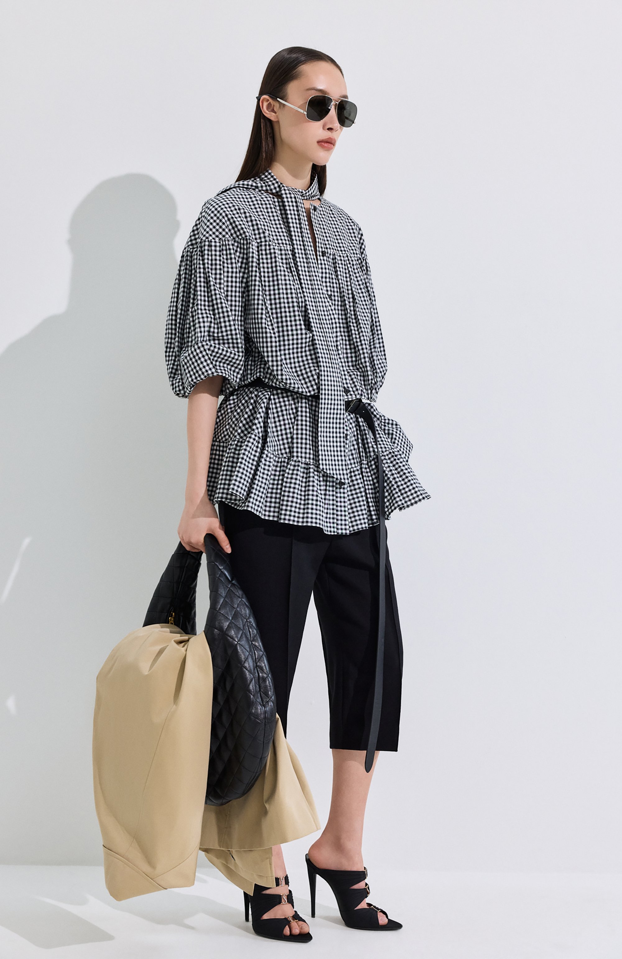 Сумка icare medium SAINT LAURENT черного цвета по цене 554500 руб., арт. 858160/AAANG, фото 7 Сумка icare medium SAINT LAURENT, арт. 858160/AAANG, фото 7